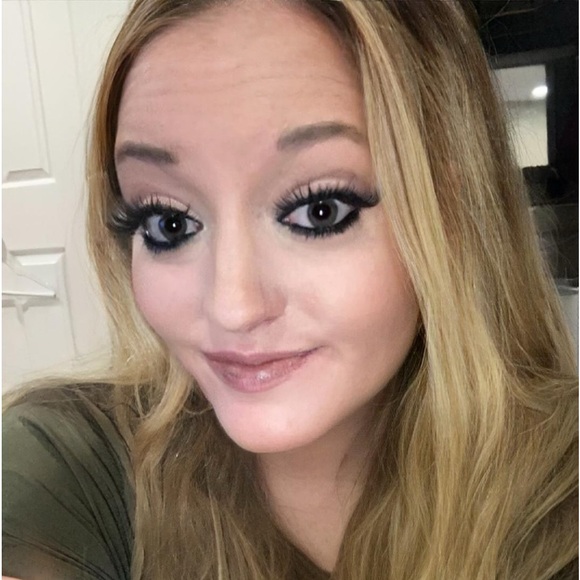 Checkout my Closet and help me Support my daughter! Single mom here! - Picture 11 of 16